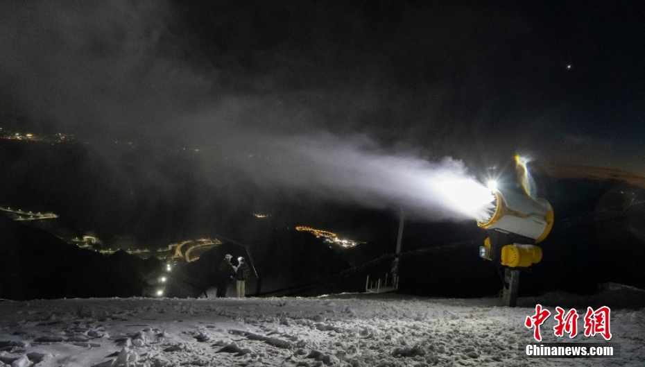 國家アルペンスキーセンターが冬季五輪に向けた造雪作業(yè)をスタート