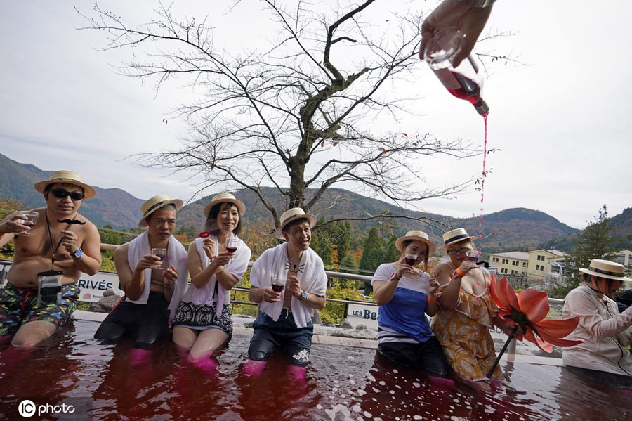 日本の箱根に「ボジョレ?ヌーボー風呂」が登場
