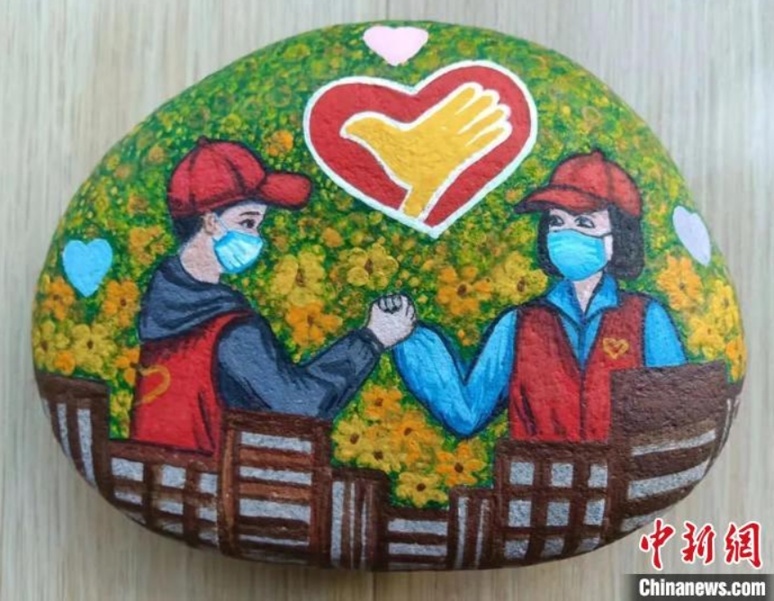 ゴビ砂漠の石に描かれたコロナ下の溫もり　甘粛省