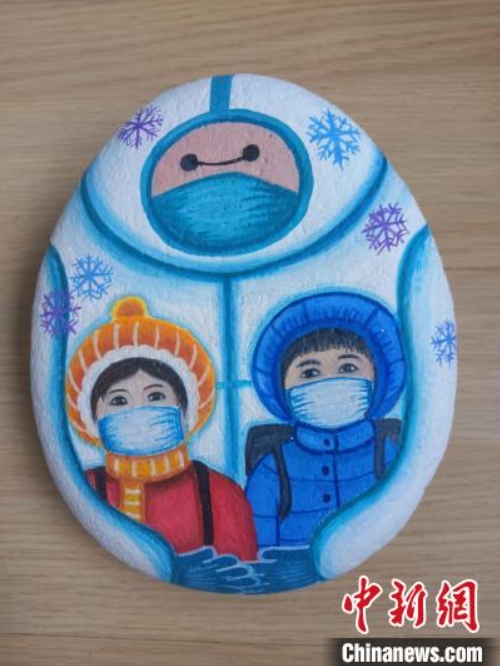 ゴビ砂漠の石に描かれたコロナ下の溫もり　甘粛省