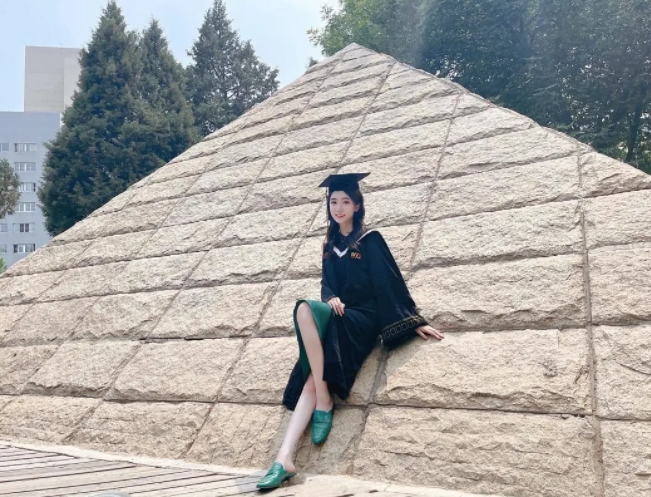 體重を10キロ増やして女性兵士になった元女子大生