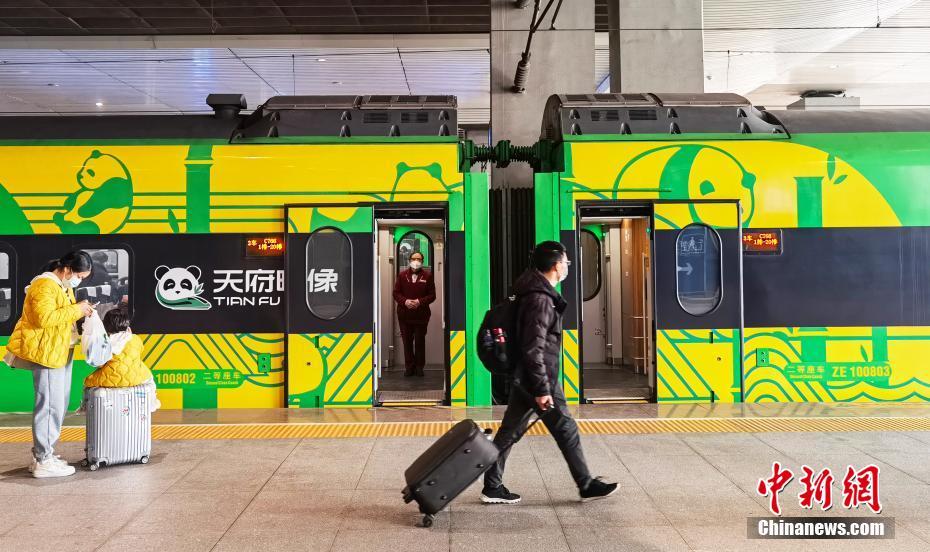 巴蜀文化のラッピング列車運(yùn)行　四川省成都