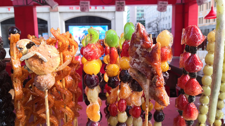 食べ方すら悩んでしまう上海ガニタンフールー（寫真著作権はCFP視覚中國(guó)が所有のため転載禁止）。