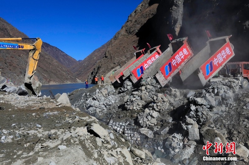 金沙江拉哇水力発電所、水流のせき止めに成功