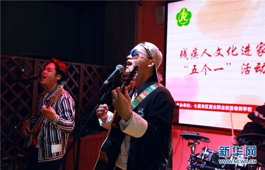 音楽で夢を追いかける視覚障がい者のバンド「ドクダミ」