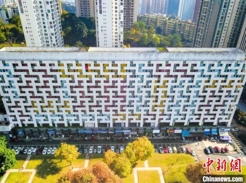 カラフルで迷路のようなマンション　重慶