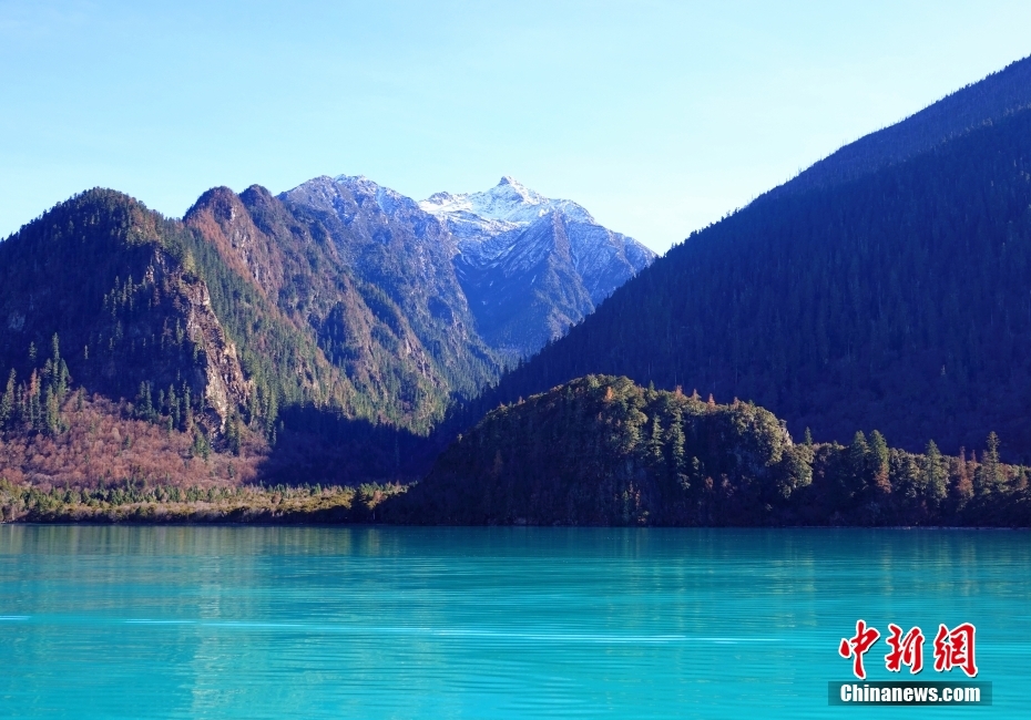 初冬の高原湖?バーソンツオ　チベット