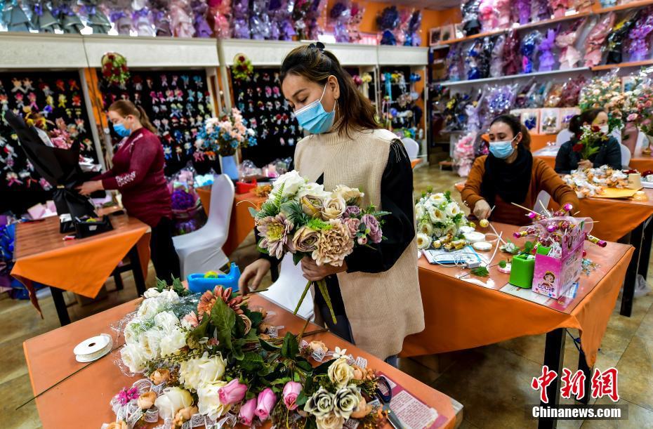 住民の「近所で就職」を?qū)g現(xiàn)　新疆