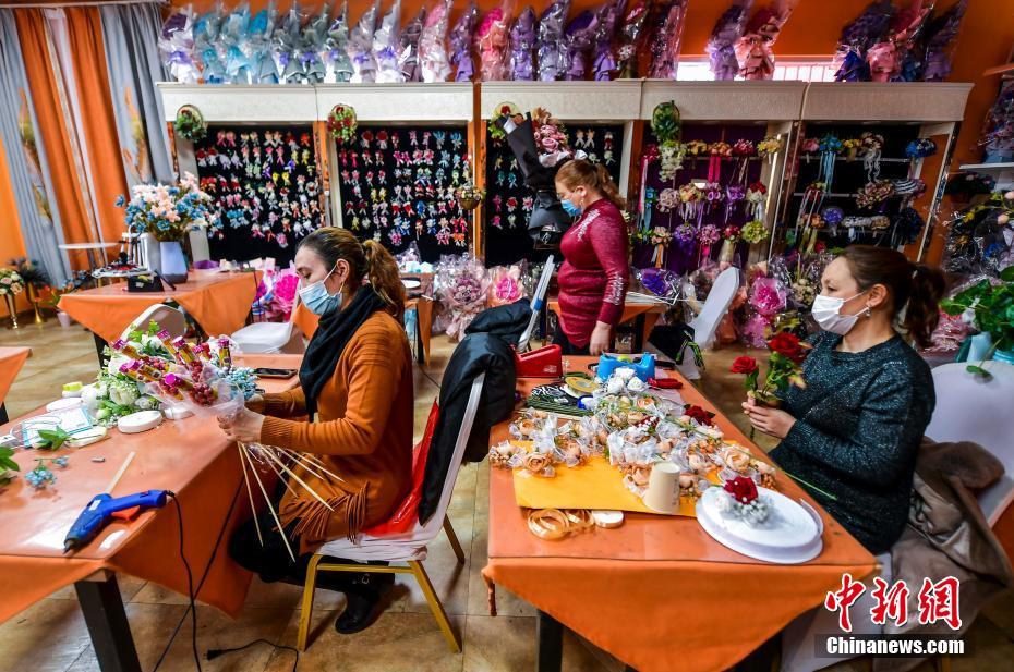 住民の「近所で就職」を?qū)g現(xiàn)　新疆