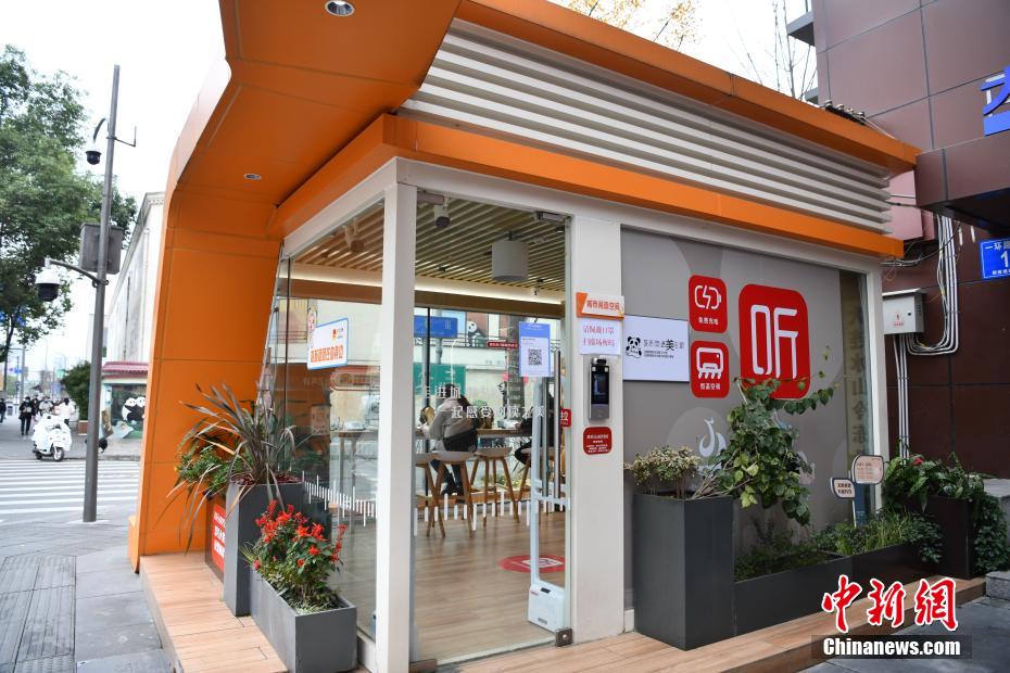 成都市民の注目を集める初の「24時間都市読書ルーム」　四川省