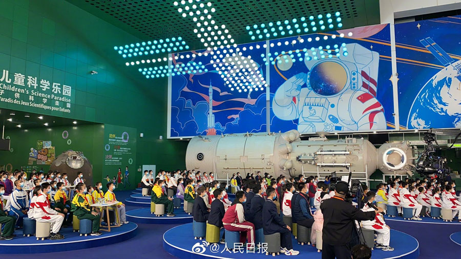 中國(guó)の宇宙ステーションから初の宇宙に関する授業(yè)が無(wú)事成功