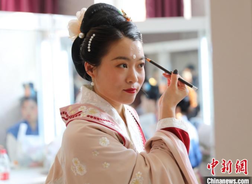 漢服ファッションショー開(kāi)催　河北省固安