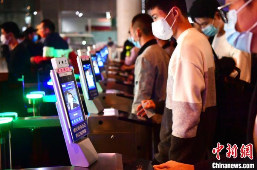 通過(guò)はわずか3～5秒！スマート感染予防改札ゲートの運(yùn)用開(kāi)始　福建省福州