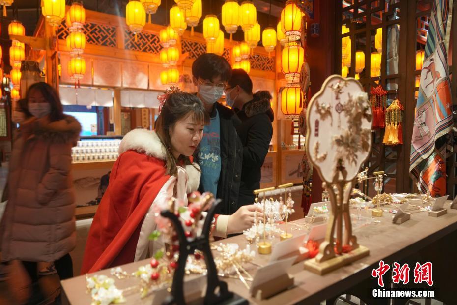 沒入型宮廷マーケット「拾光商店街」がオープン　北京