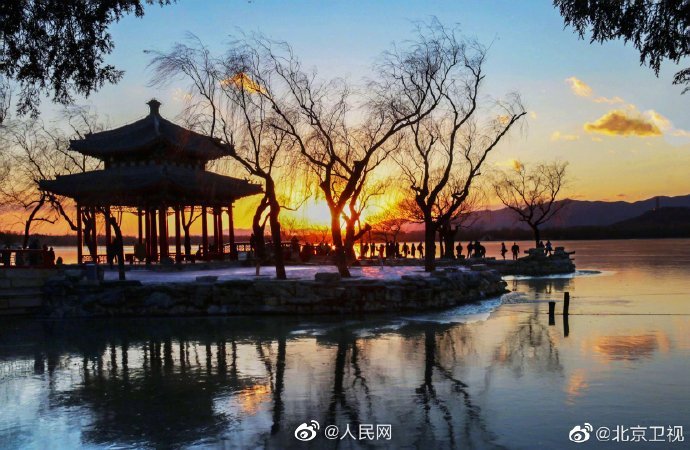 頤和園十七孔橋に「金色に輝く光のトンネル」再び　北京