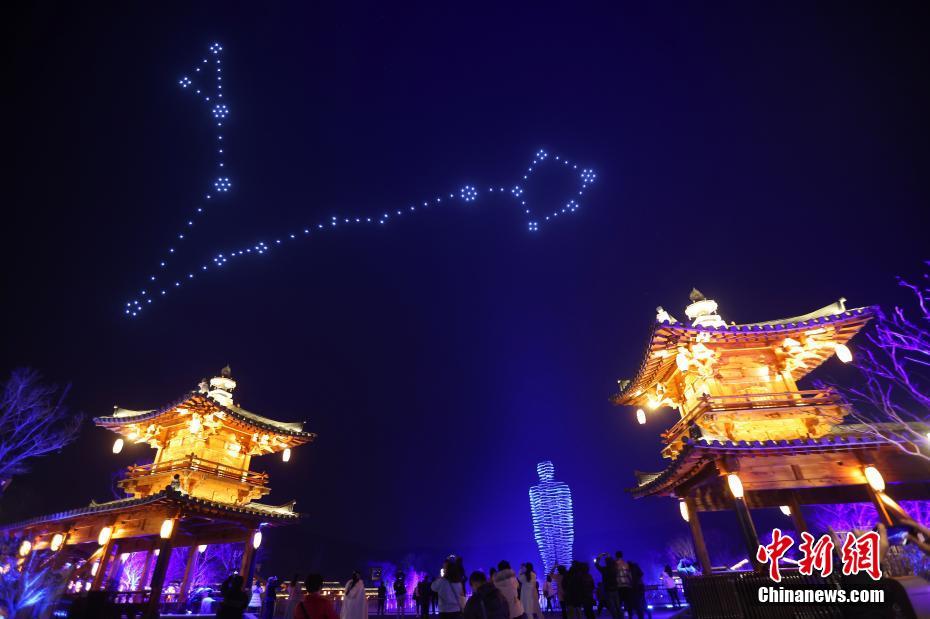 拈花灣の夜空を彩るドローン?ライトショー　江蘇省無錫