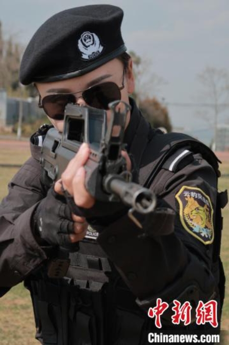 特別警察に華麗な転身遂げた「ボクシング世界女王」