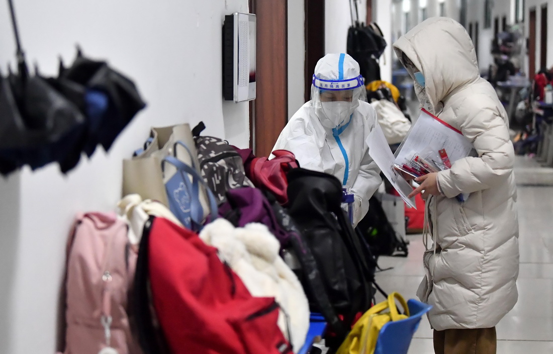 封鎖エリアの受験生、隔離受験エリアで大學(xué)院入學(xué)試験　陝西省西安