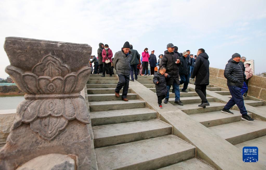 洪水で損壊した鎮(zhèn)海橋、修復(fù)完了して通行再開　安徽省黃山