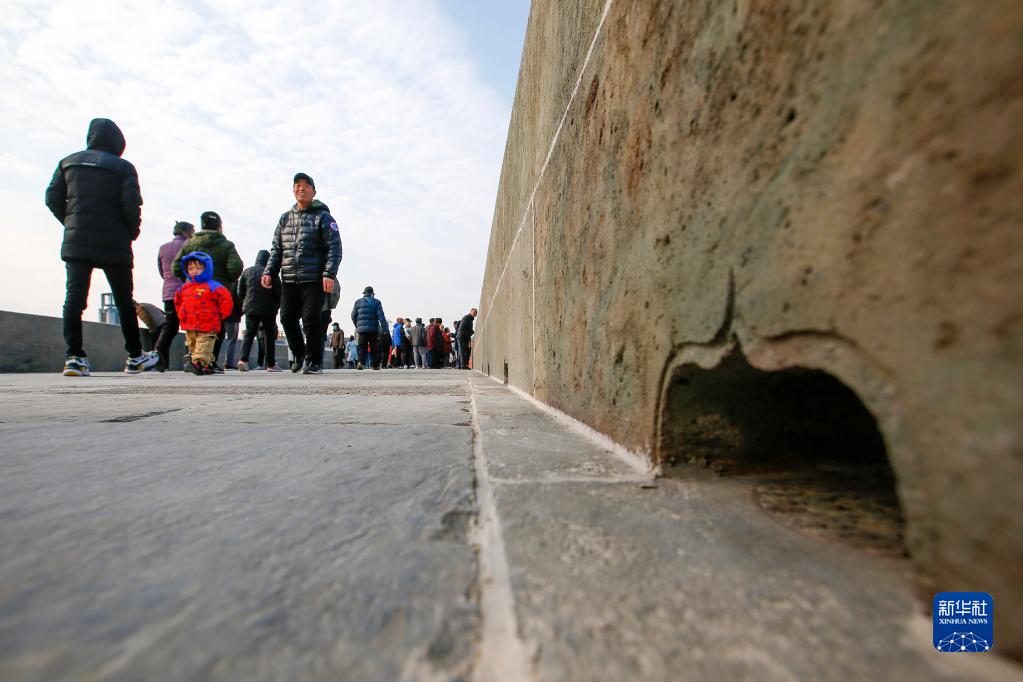 洪水で損壊した鎮(zhèn)海橋、修復(fù)完了して通行再開(kāi)　安徽省黃山