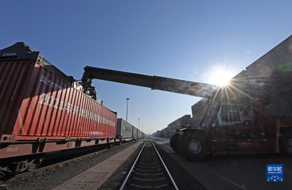 2021年の天津港海上?鉄道連攜運(yùn)送量が100萬TEUを突破