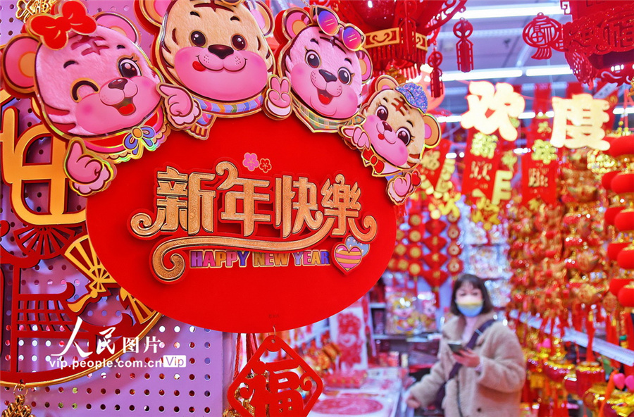 提燈を飾って新年をお迎え　各地はお祝いムードに