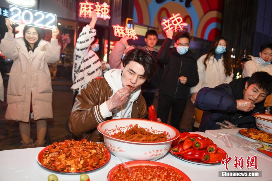 ユニークな新年の迎え方　湖南省長(zhǎng)沙市では辛いものを食べて年越し