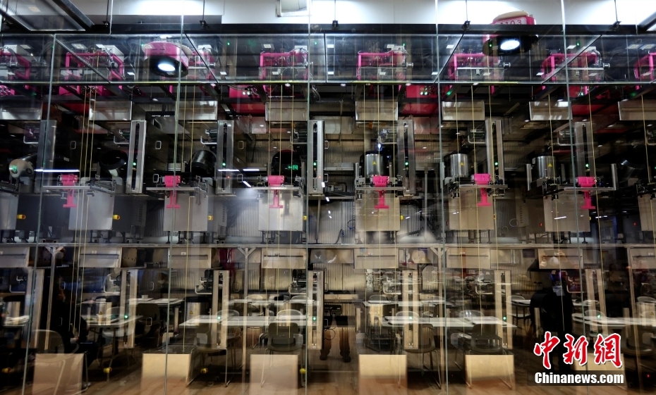 ロボットが全自動(dòng)スマートサービスを提供する冬季五輪メディアセンターレストラン（寫真著作権は東方ICが所有のため転載禁止）。