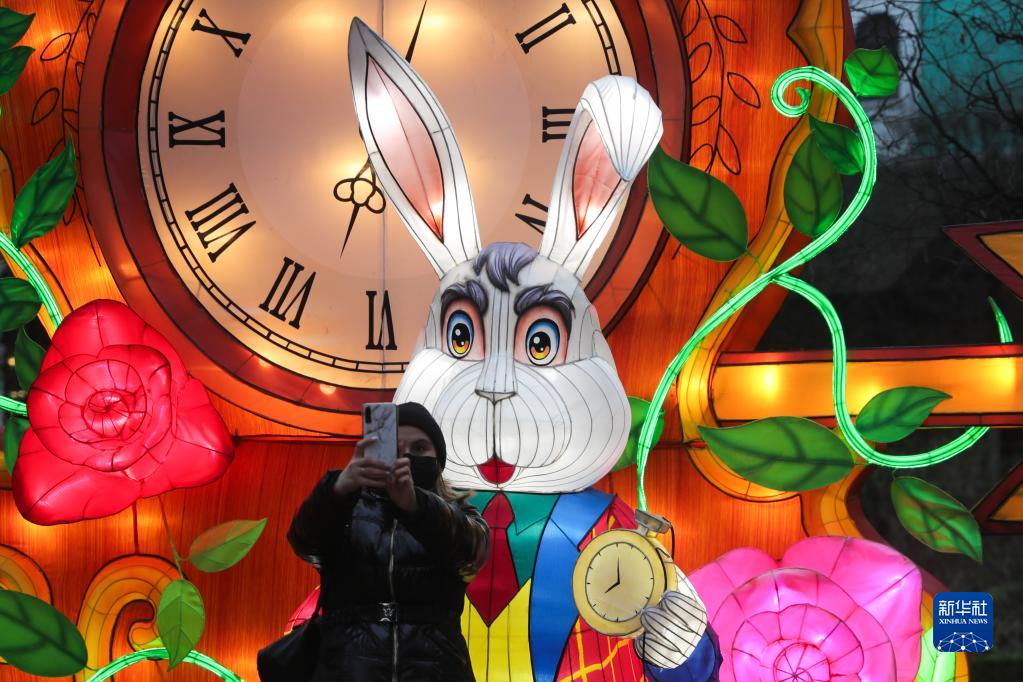 中國(guó)のランタンと不思議の國(guó)のアリスがコラボ　ベルギー