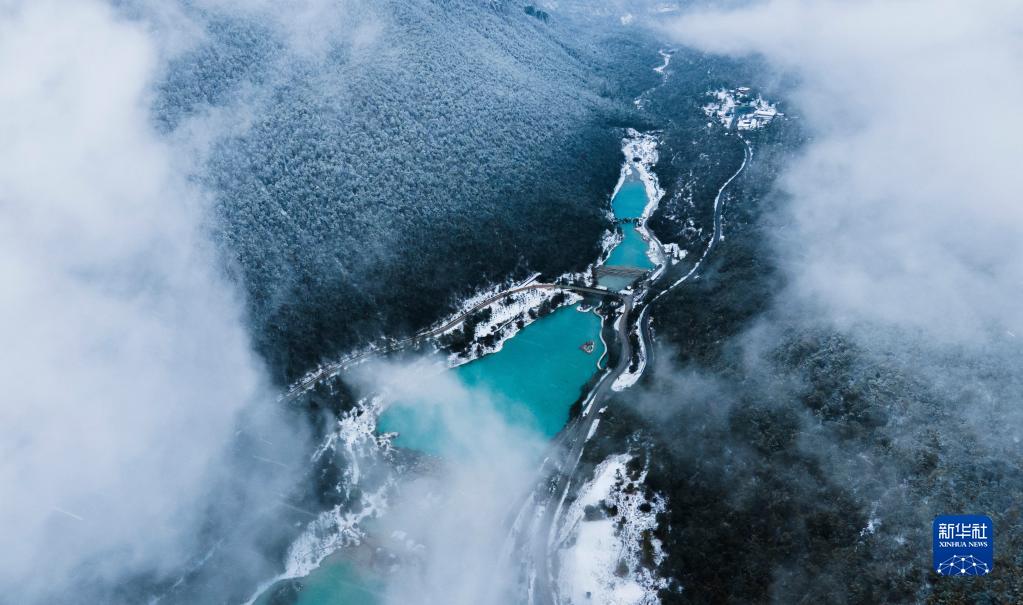 雪の藍月谷景勝地　雲(yún)南省麗江