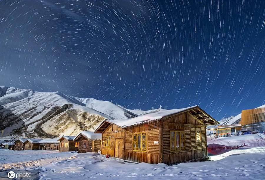 四川省阿壩（アバ）?蔵（チベット）族羌（チャン）族自治州理県鷓鴣山自然公園景勝地に美しく煌く星空（寫真著作権は東方ICが所有のため転載禁止）。