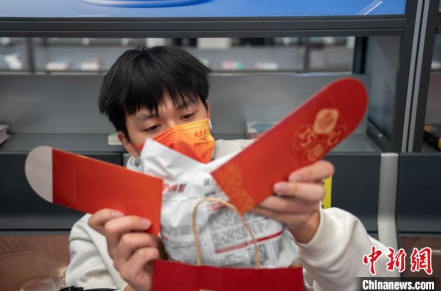 広西柳州駅の待合室に「図書コーナー」　乗客は別の駅で返卻可能