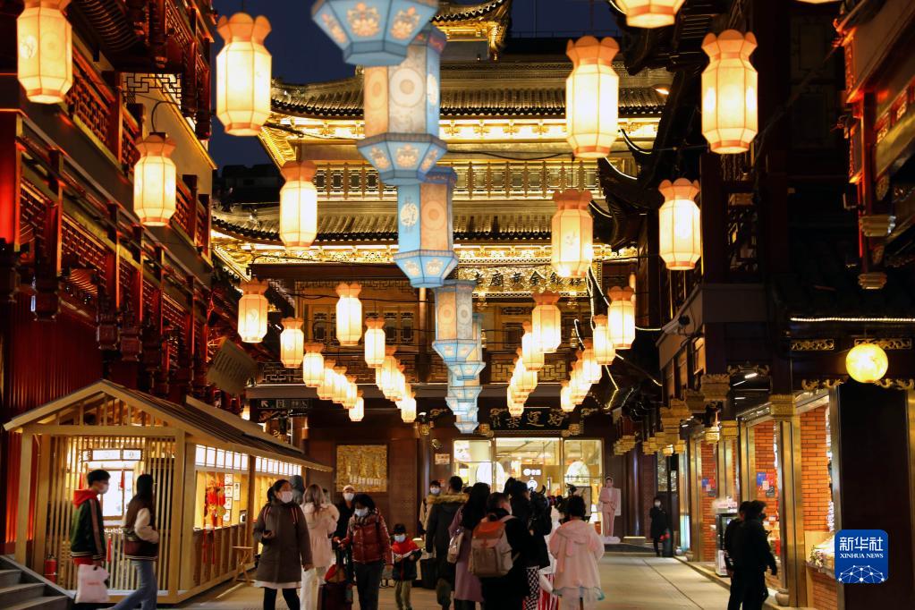 上海の豫園、新春のお祝いムード一色に