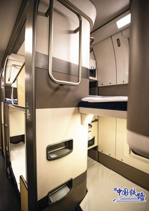 まるでカプセルホテル？ネットで話(huà)題の寢臺(tái)高速列車(chē)