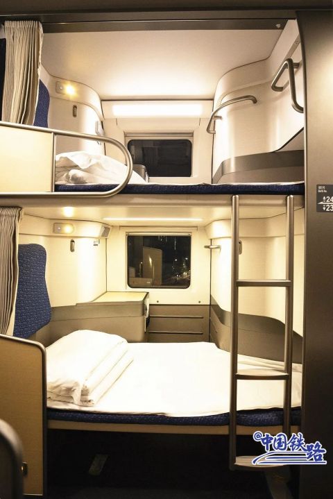 まるでカプセルホテル？ネットで話題の寢臺(tái)高速列車