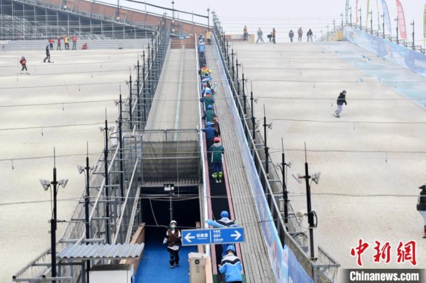 四季通じたウィンタースポーツの夢葉える「エノキタケ」　四川省