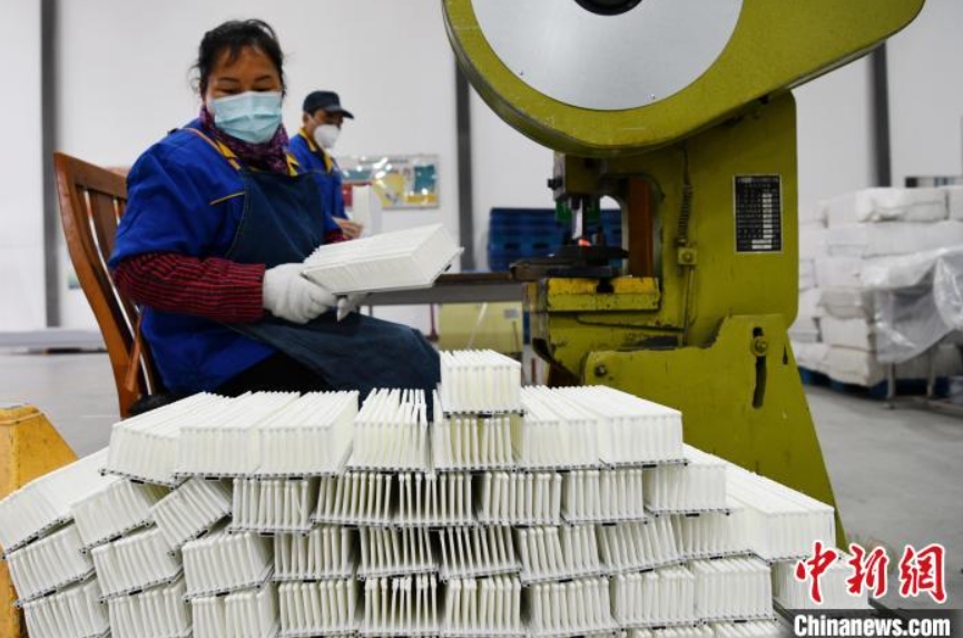 四季通じたウィンタースポーツの夢(mèng)葉える「エノキタケ」　四川省