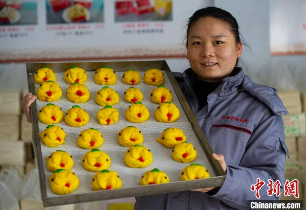 しんこ細(xì)工職人が冬季五輪テーマにした作品で寅年祝う　河北省棗強(qiáng)県