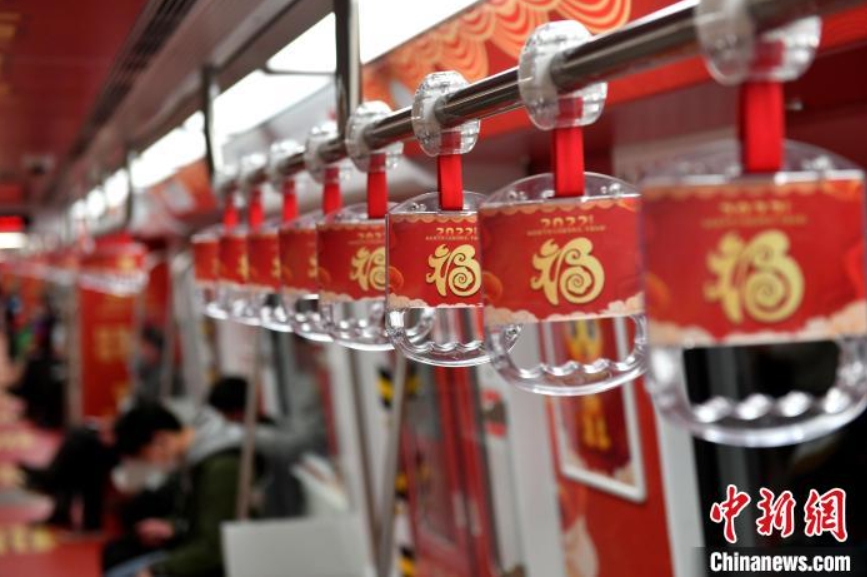 「?！工我匾绀欷敫Ｖ莸叵骡?號線の「福」テーマ車両（1月27日撮影）。