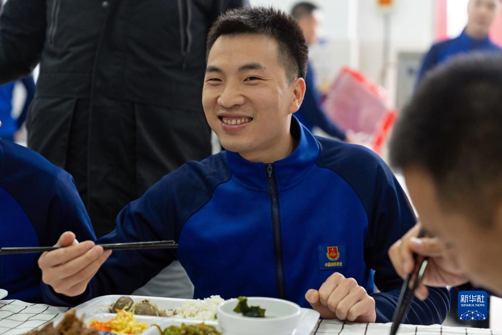 ふるさとの味で年越し　北京市