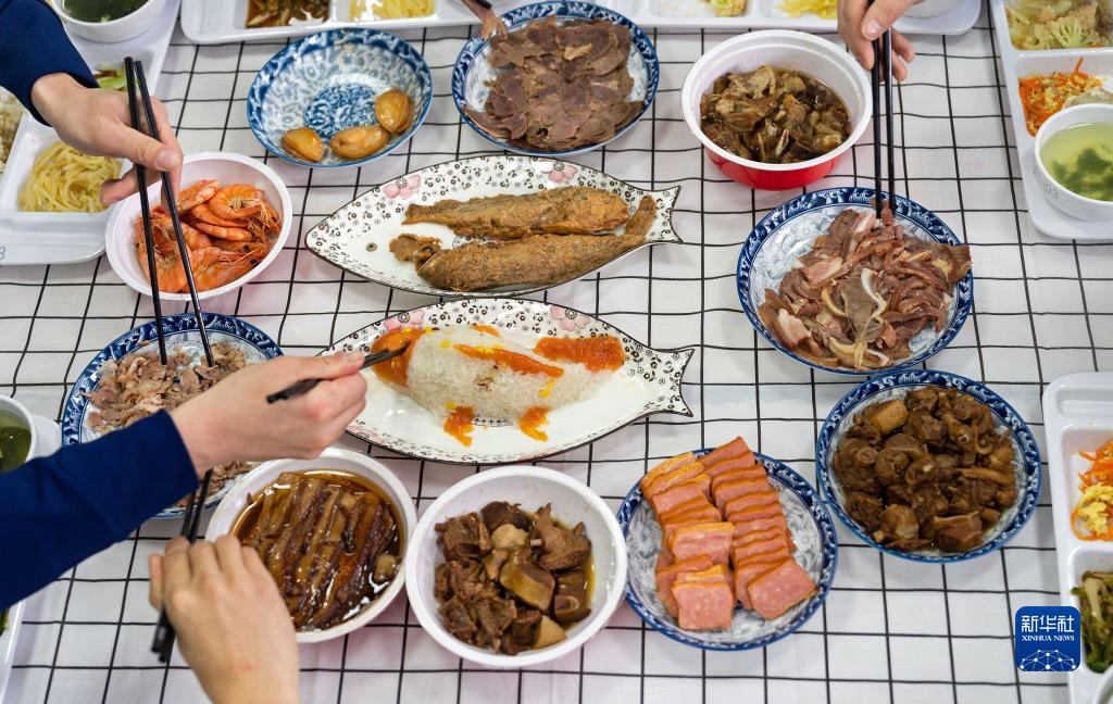 ふるさとの味で年越し　北京市