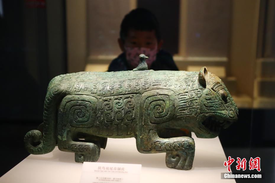 江西省博物館の至寶「青銅の虎」　愛らしさの中にも威厳