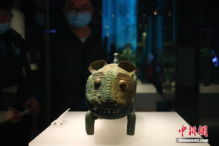 江西省博物館の至寶「青銅の虎」　愛らしさの中にも威厳