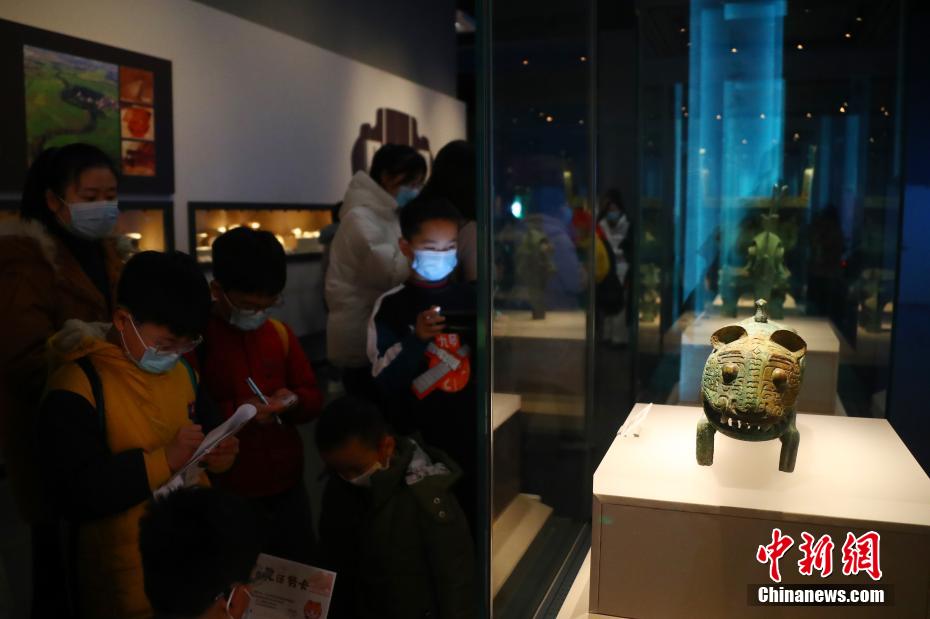 江西省博物館の至寶「青銅の虎」　愛らしさの中にも威厳