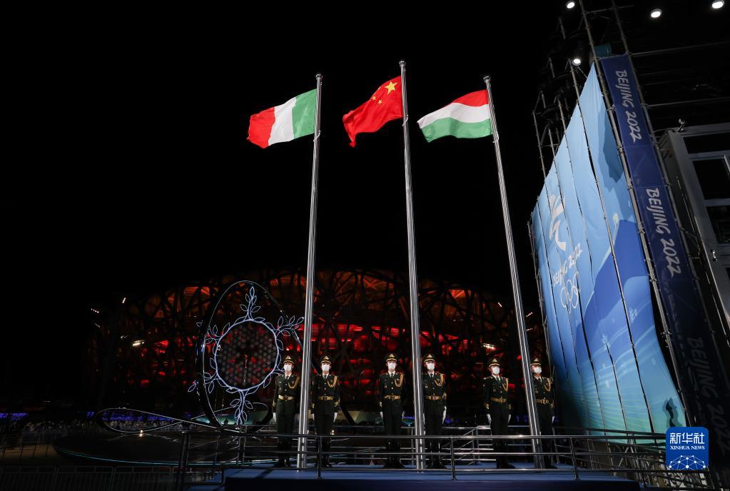 ショートトラック混合団體リレー表彰式、中國が金　北京冬季五輪