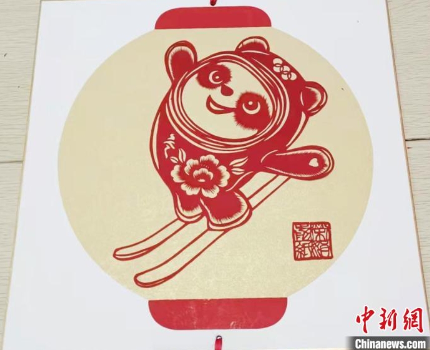 「ビン?ドゥンドゥン」の切り紙細(xì)工作品（撮影?徐雪）。