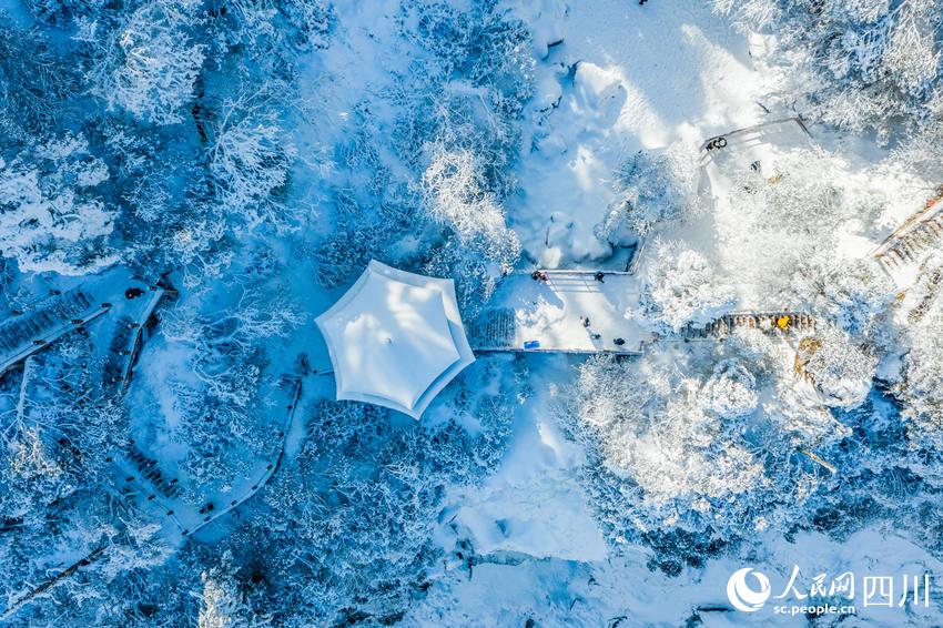 美しい雪景色が広がる瓦屋山（撮影?張嘉豪）。