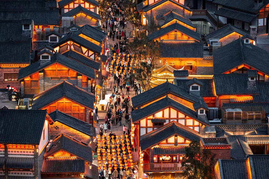 重慶十八梯伝統(tǒng)風(fēng)貌區(qū)（撮影?張坤琨）。