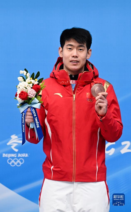 歴史を創(chuàng)造　スケルトン男子で閆文港選手が中國(guó)初の銅メダル