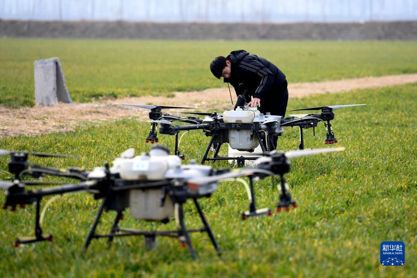 「無(wú)人農(nóng)場(chǎng)」　テクノロジーが支える春の耕作